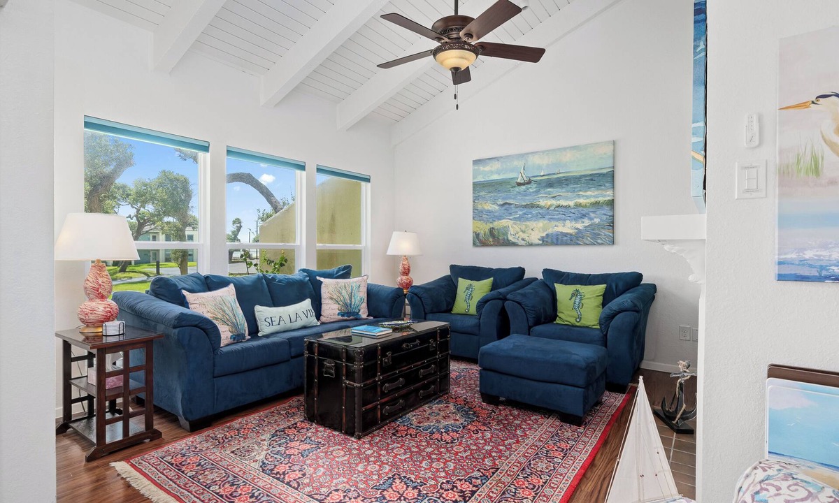 Aransas County Condo | Beautiful Bay View Condo | Cozy Interior + Pool & Bay Access!