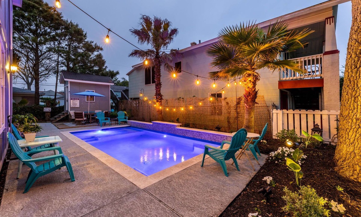 Galveston House | Beautiful Beach Home with Private Pool - 2 min from beach. Insta worthy !