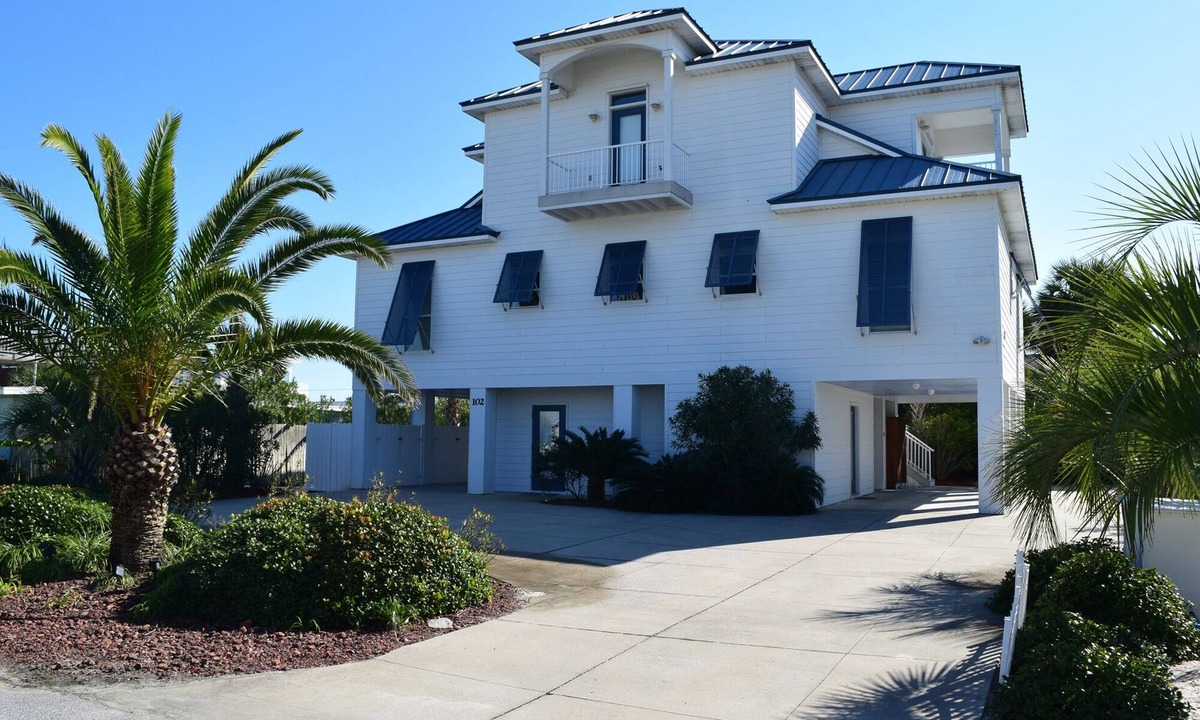 Villa Primera House | Beautiful 'Bella Blue' Heated Pool, Elevator & Best Location