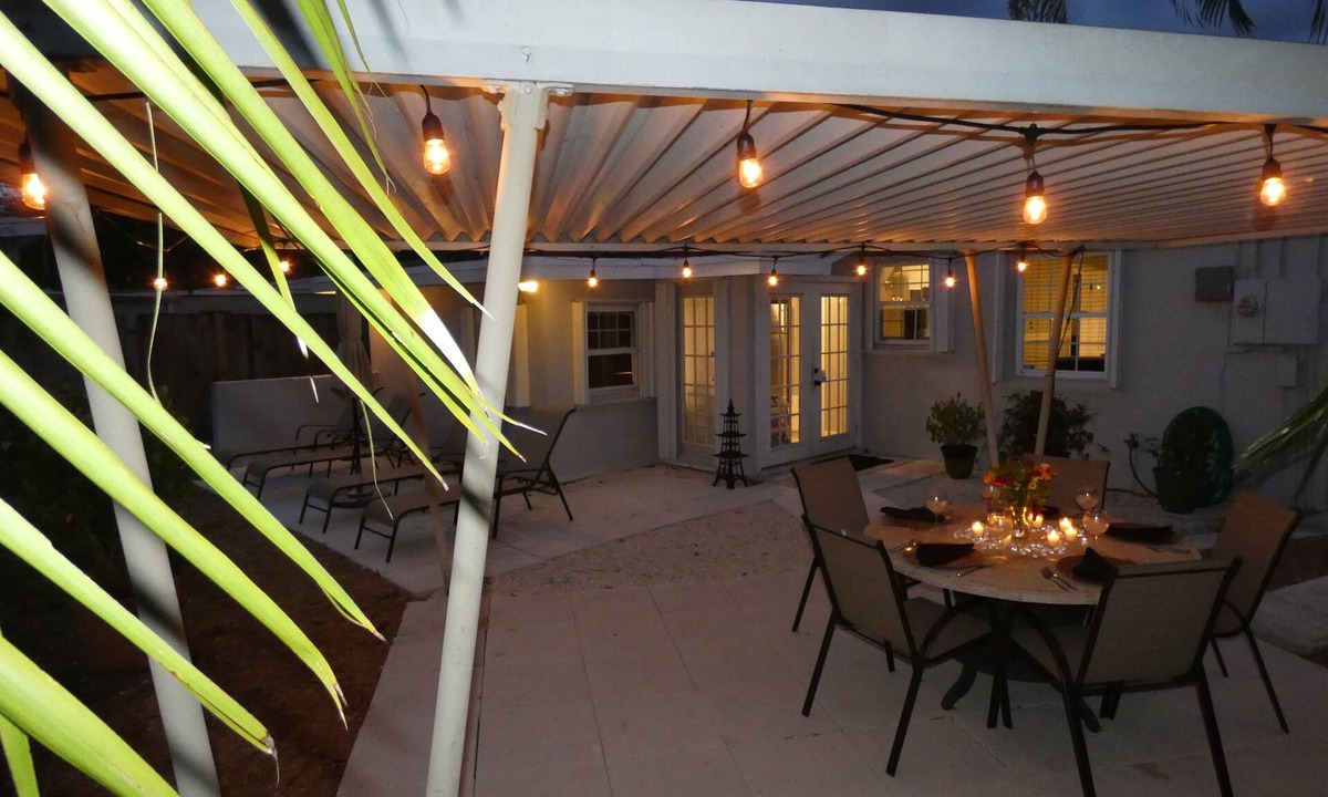 South Middle River House | Beautiful ENTIRE HOME Near Wilton Manors, Las Olas Blvd & the Beach