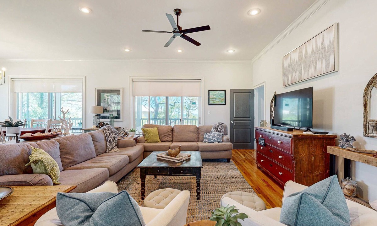 Plantation House | Beautiful home near the beach with community pool, gym, tennis