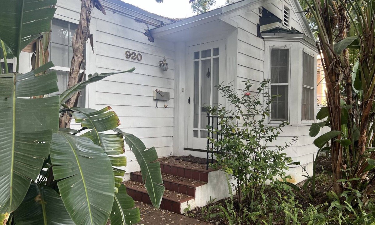East Little Havana House | Beautiful house in top location Grove Park, Miami with free parking.