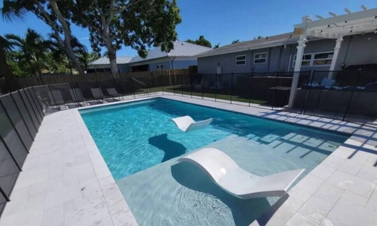 Deerfield Beach Villa | Beautiful Modern 4BR Gameroom1Mile to the Beach