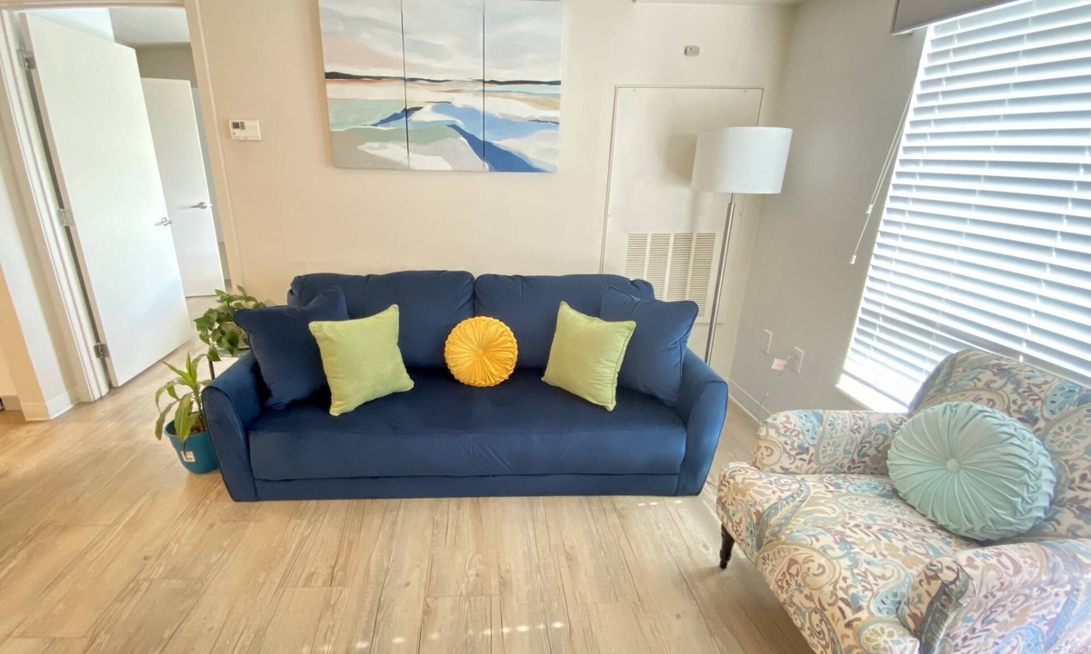 Centennial Apartment | Beautiful Oasis 2/2 with free wi-fi & parking!