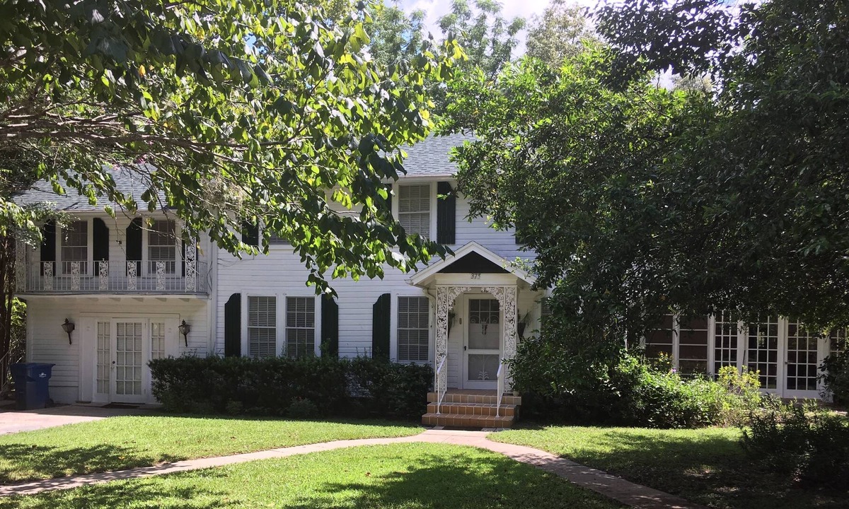Glenwood House | Beautiful Olde Florida historic home on acreage
