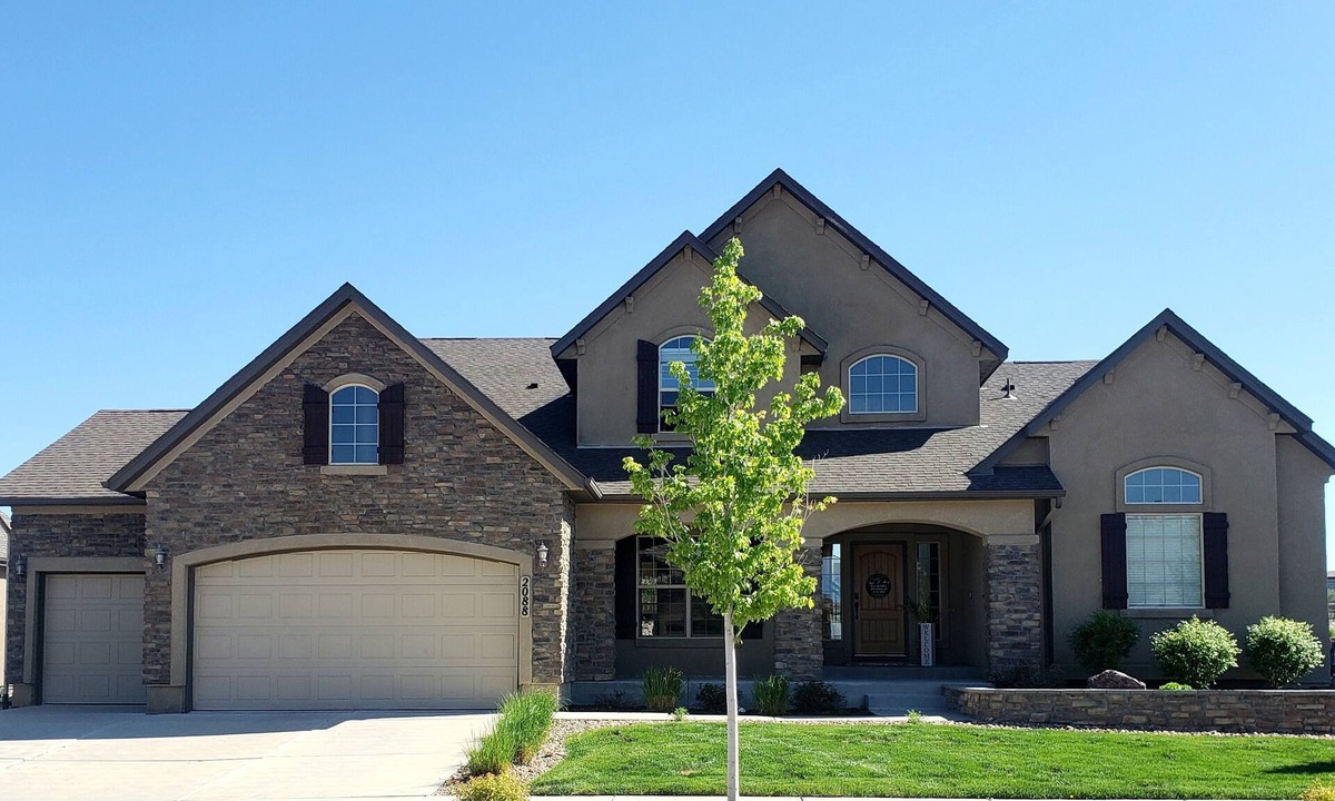Flying Horse House | BEAUTIFUL PROPERTY.5 MIN FROM AIR FORCE. 5200 SQ FT. 5 BR. 5 BR. LG. Patio