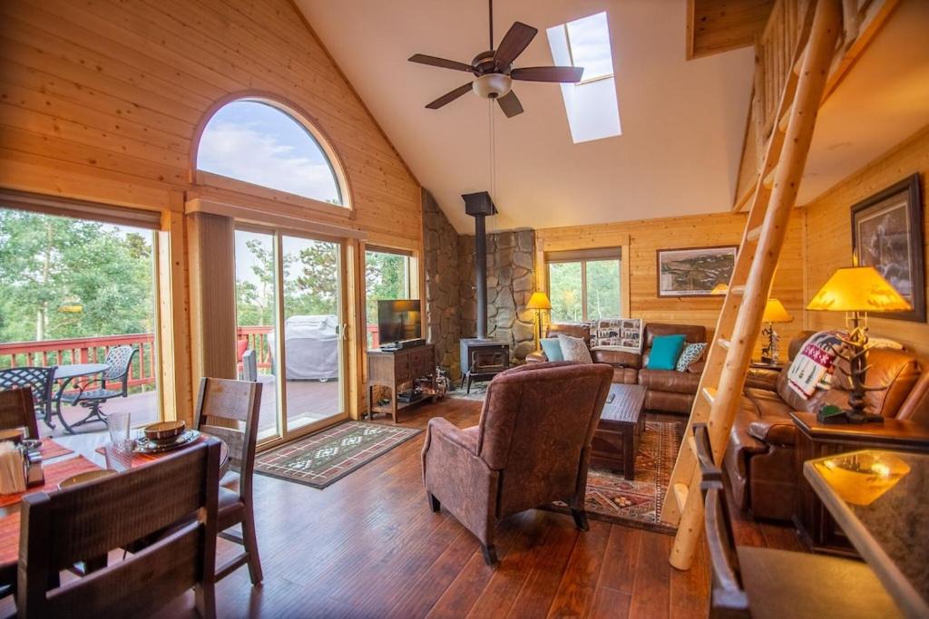 Warm Springs House | Beautiful Relaxing Home in Warm Springs Ranch - Misty Mountain Hideaway