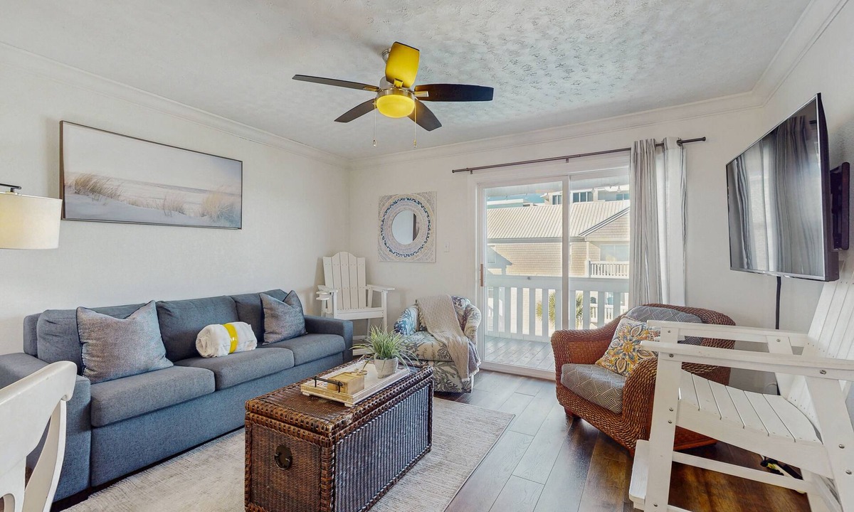 Fort Walton Beach Condo | Beautiful Soundfront Condo w/Free WiFi, Sound Views, AC, W/D, & Shared Pool