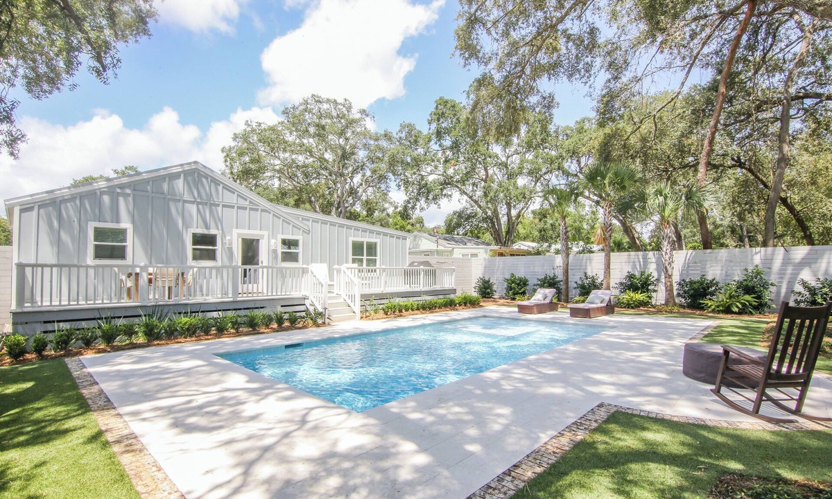 Saint Simons Island Cottage | Beautiful spacious home and pool, wi-fi, pool