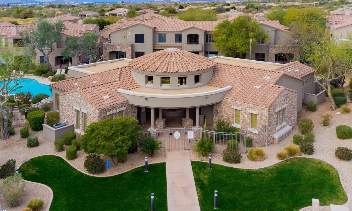 Talon Retreat House | Beautiful two bed, two bath townhouse in N Scottsdale in the Grayhawk community