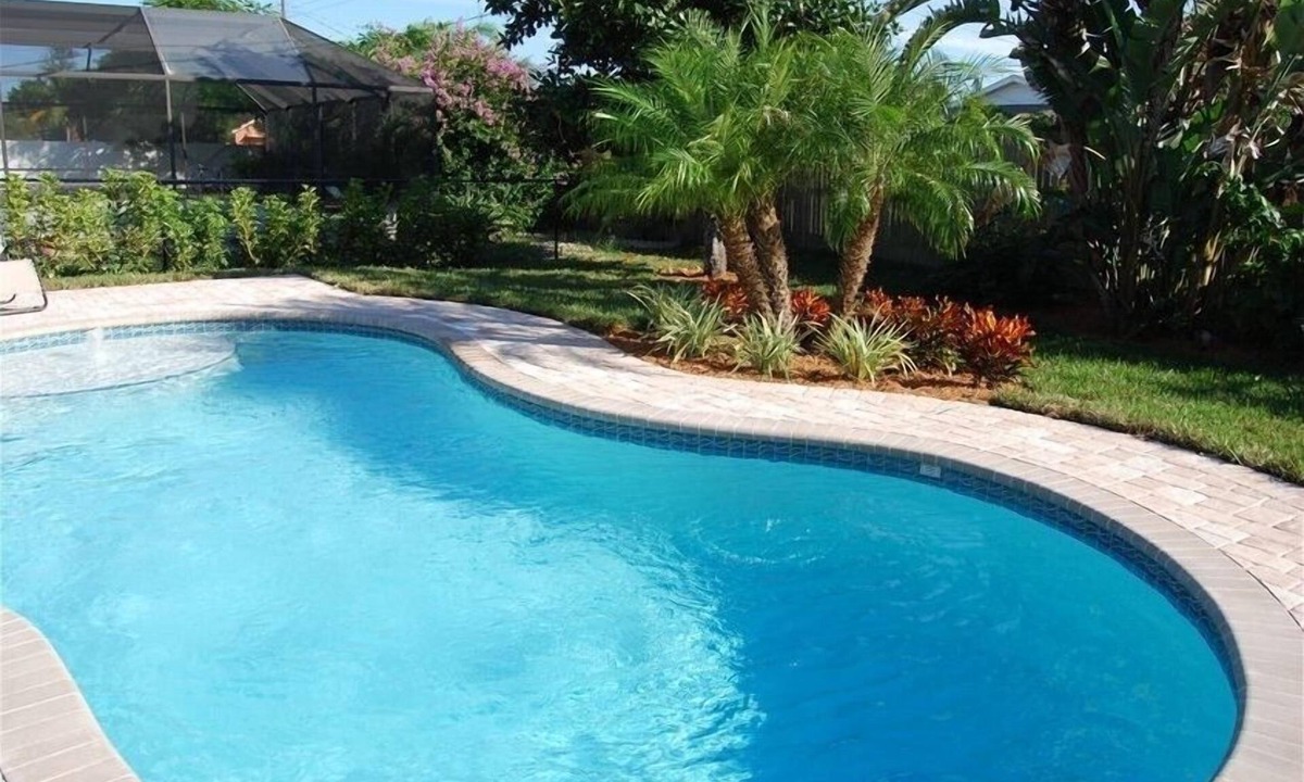 Naples Park House | Beautifully Decorated Beach Cottage with Sparkling Heated Pool