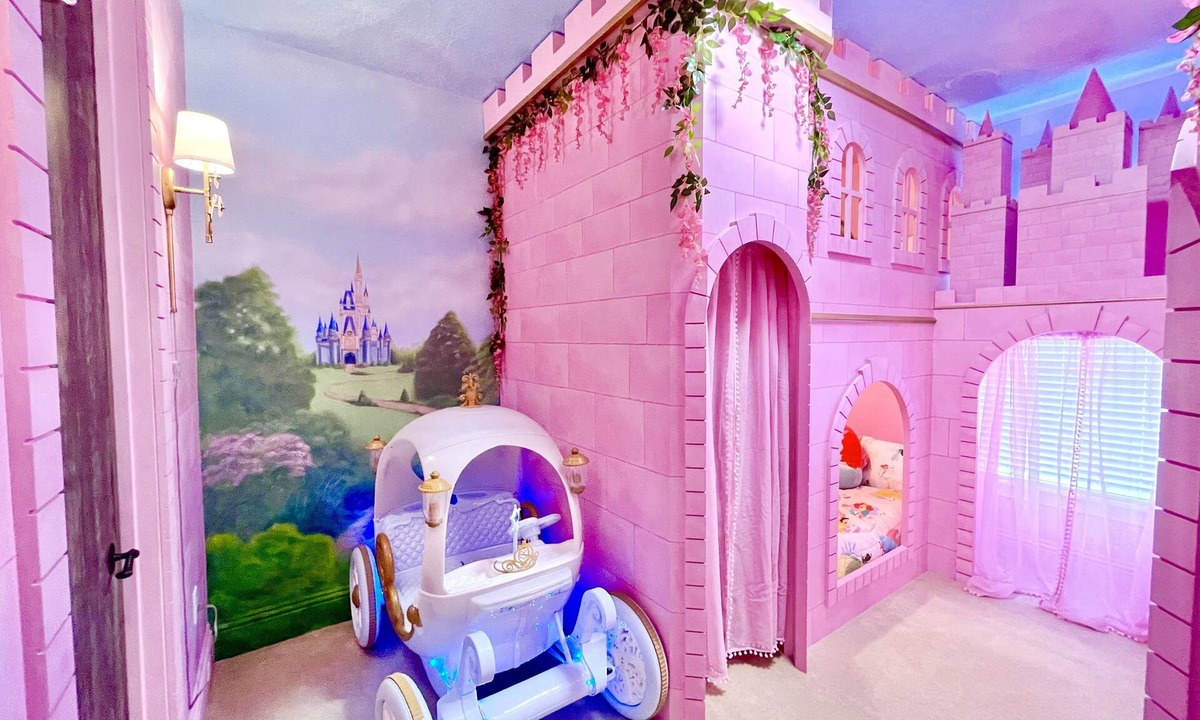 Reunion House | Bespoke Themed Mansion: In-Law Suite, 30k Arcade, Theater, Game Room