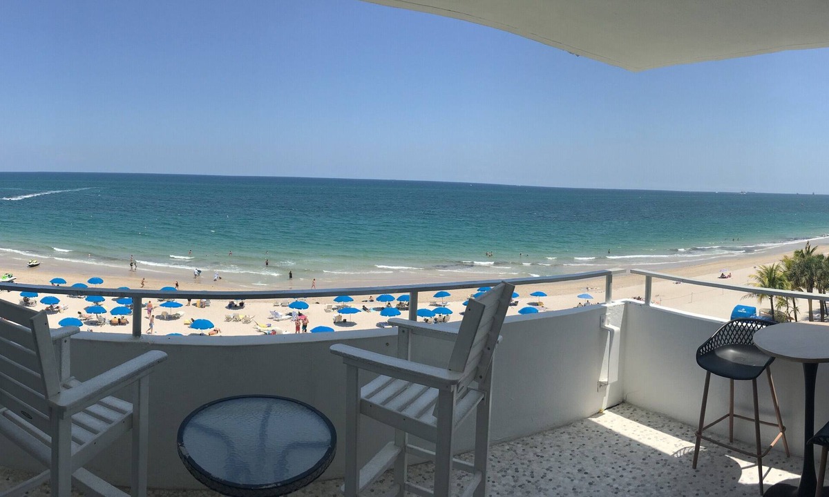 Galt Mile Apartment | Best Studio Location In The Building With Unobstructed Water View Balcony