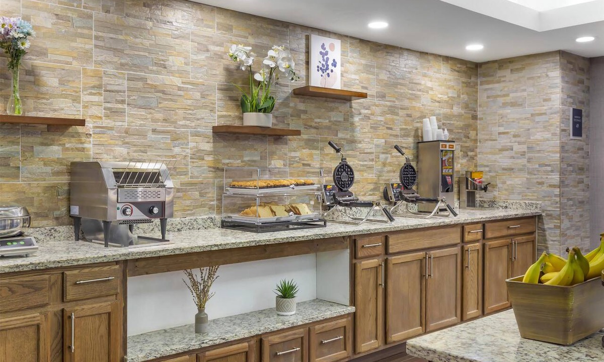 Northwest Raleigh Hotel | Best Western Plus Raleigh Crabtree Valley Hotel