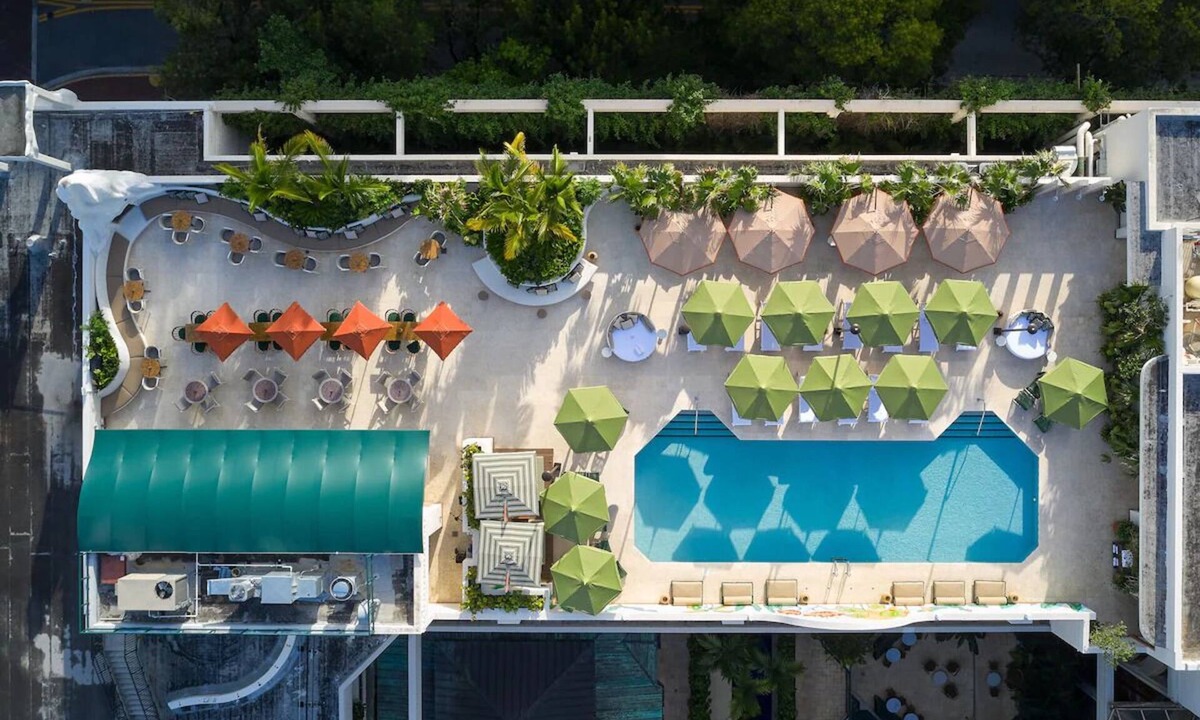 Coconut Grove Hotel | Better Choice for your Vacation! 2 Relaxing Rooms with Rooftop Pool Access!