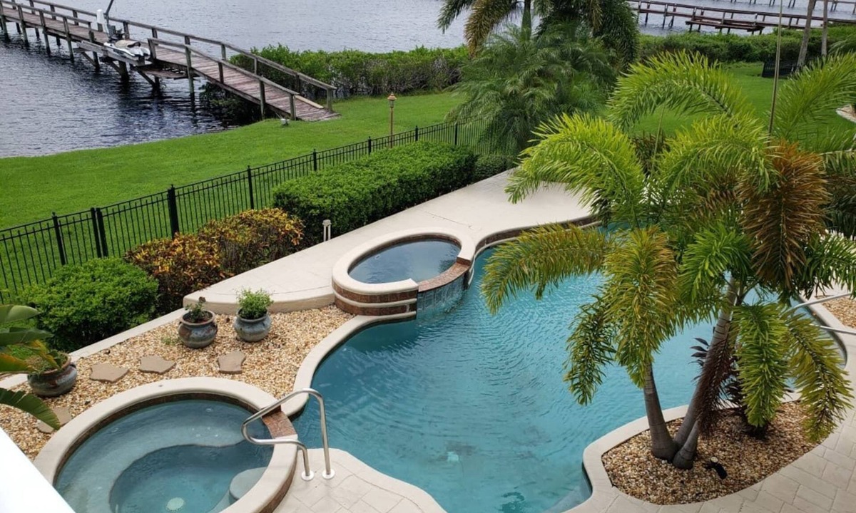 Gulf Cove House | Big 7500 sf 6-bedroom, 4.5-bathroom, home overlooking the Myakka River.