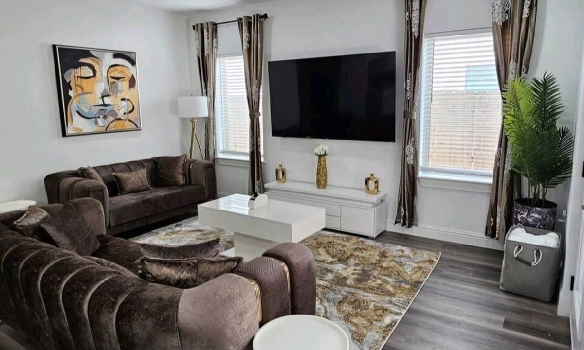 West Dallas Villa | Big luxurious 4 bedroom villa