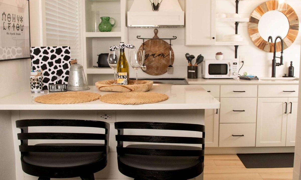 Fort Myers River District Apartment | Black Brindle Cottage, Downtown Ft. Myers: Walk to Best Eats and Shops!