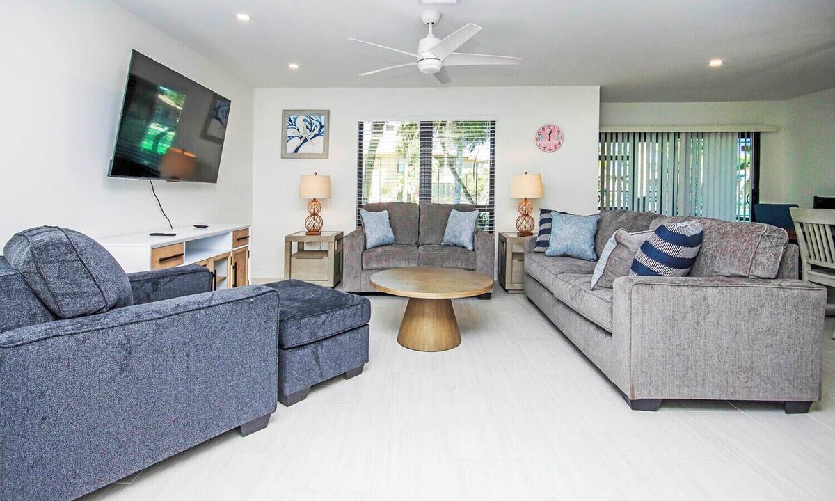 Sanibel Condo | Blind Pass E103 - over 1500 sq ft ~ 8 person occupancy