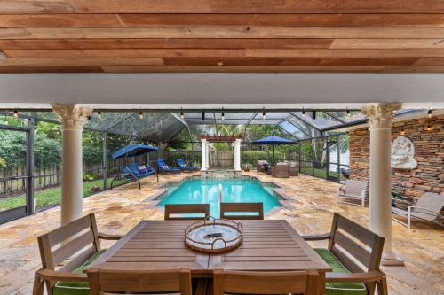 Willoughby Acres House | Blue Oasis, The Perfect Getaway with Heated Pool