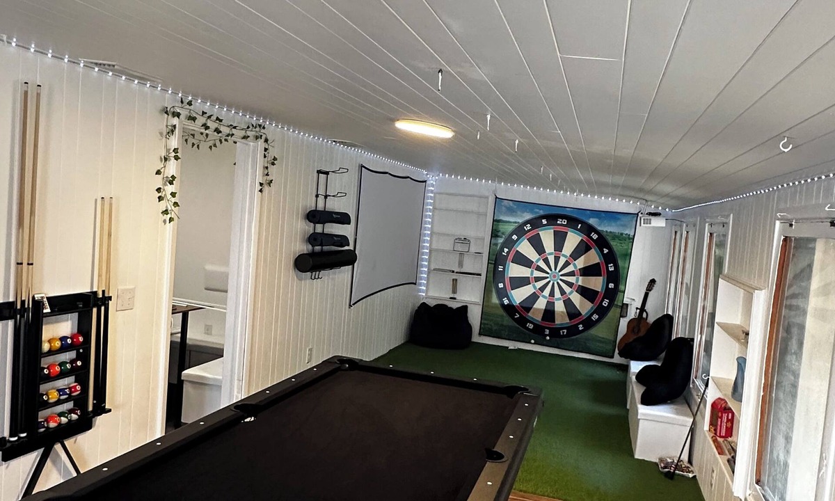 Silver Springs Cabin | Boat Captains Cabin - 1 Min to Silver Springs - Pool Table & Fun Games