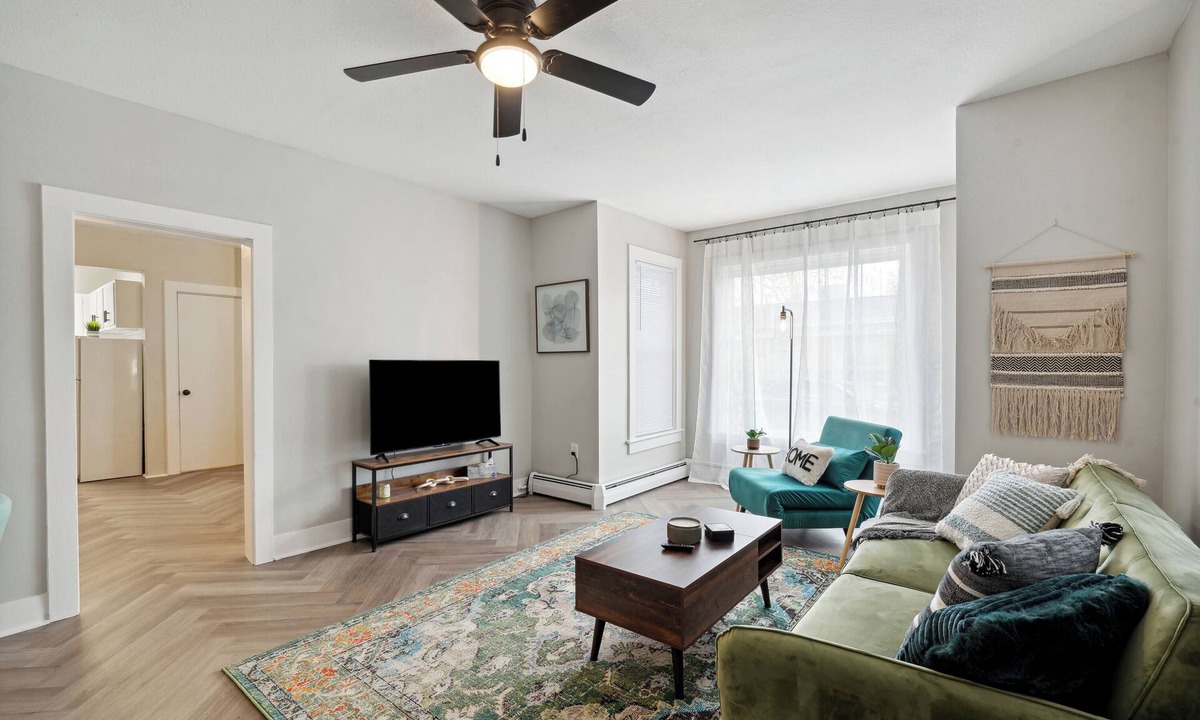 Maumee House | Boho abode Uptown Maumee by River-GREEN Side!