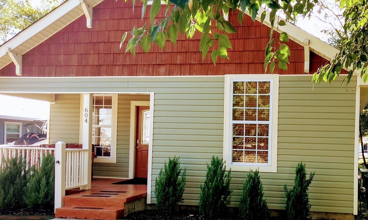 Northside House | Book it, and see why our guests love us! Private yard for your pet with pet fee