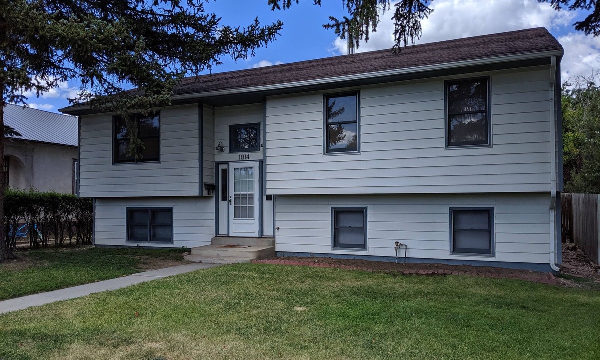 Salida House | Book NOW for Summer and Fall Events! Pet/Multi-Fam Friendly! Central Location!