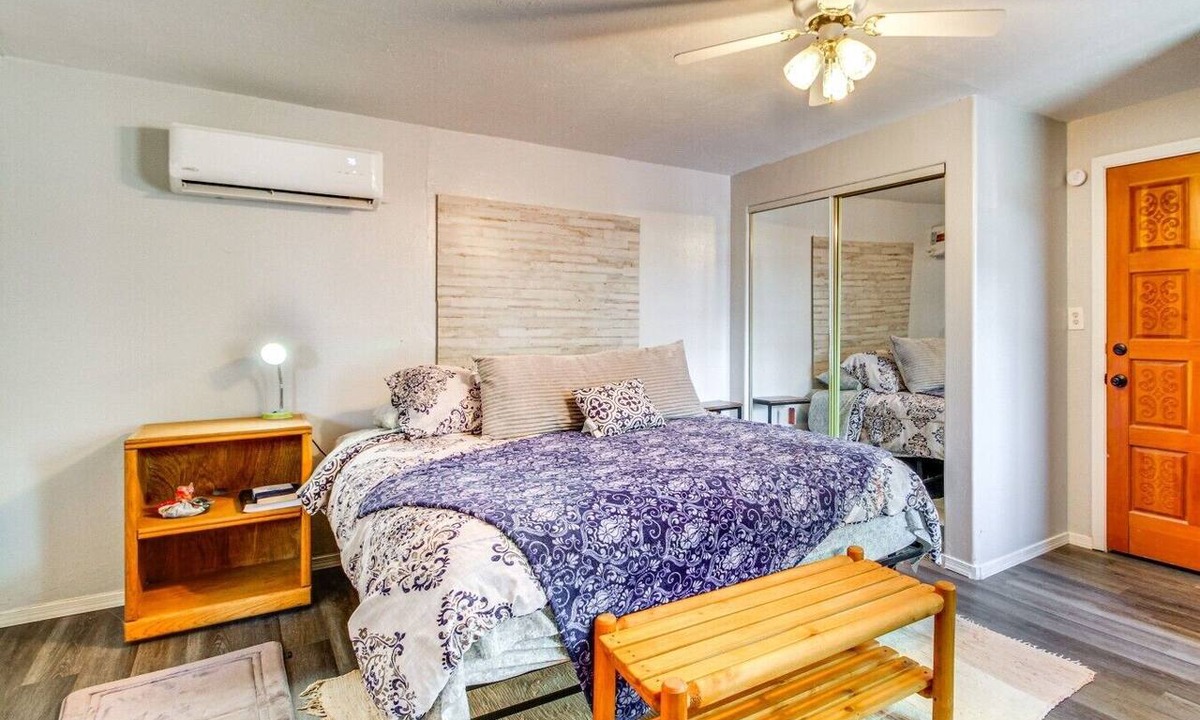 Bosque Farms Cottage | Bosque Farms Cottage w Patio, Grill & Fire Pit