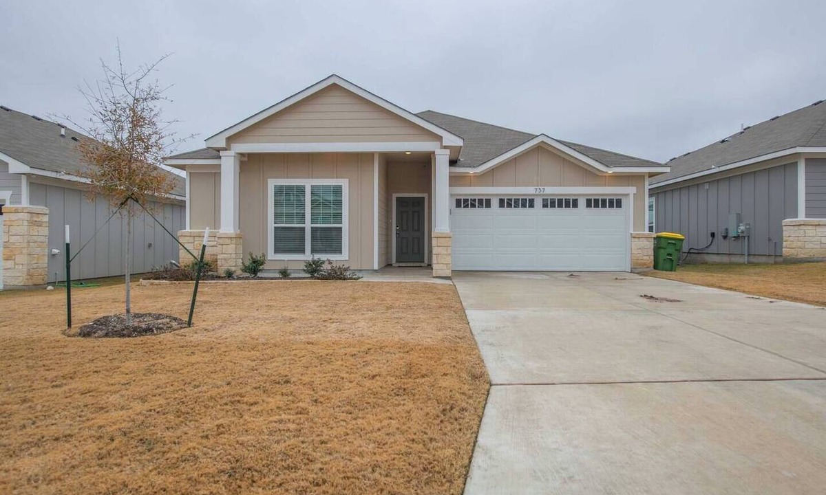 Troy Apartment | Brand New 4 Bedroom House with 5 Beds in Troy
