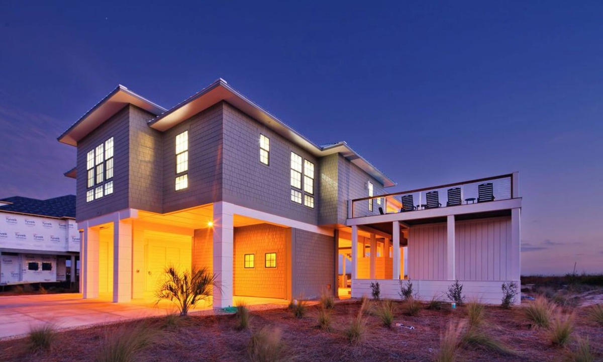 East End House | Brand New Built 2025 - Beachfront, elevator, 6 bedrooms elevated pool, hot tub