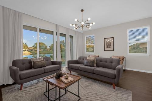 Bridgewater Crossing House | Brand New Themed Home With Lake View 11