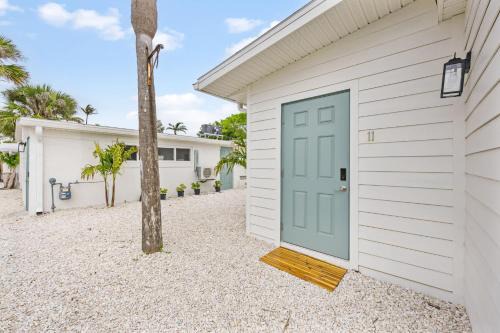 Parsuns To Cocoa Beach Apartment | Breakwater Bungalow