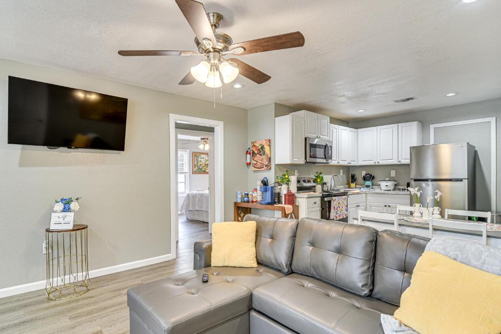 Bearss Plaza House | Breezy Tampa Home w/Yard: Perfect for Long Stays
