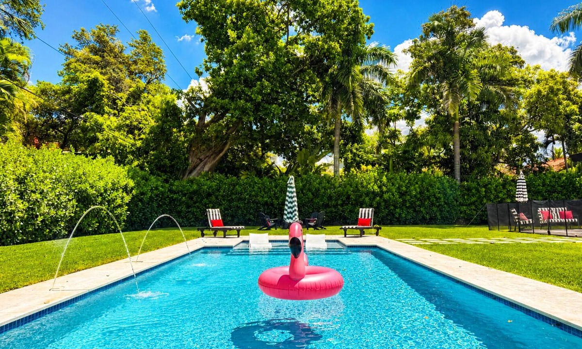 Brickell House | Brickell Miami Luxury Villa - 5 Suites with Private Bathrooms - Pool & Hot Tub