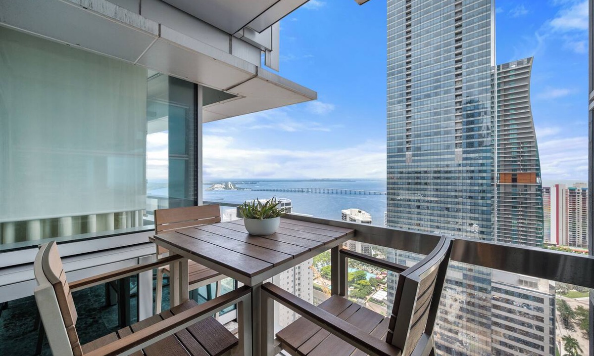 Brickell Apartment | Brickell Sea View 2BR Free Parking by Palermo Home