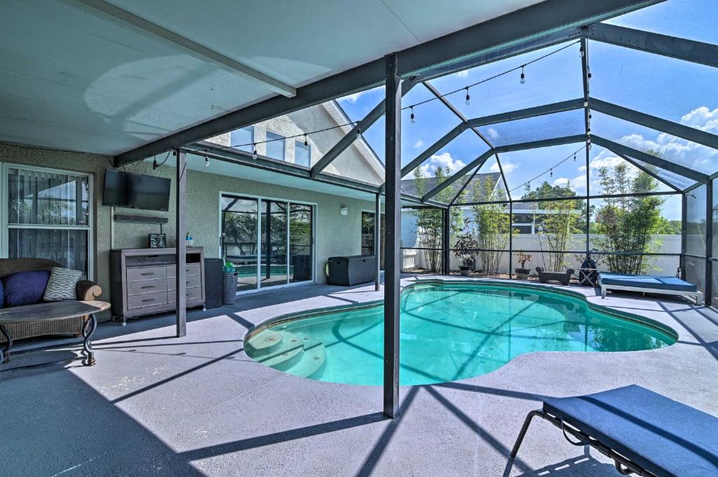 Lakeview Village House | Bright Getaway w/Ski Lake, 11 Miles to Dtwn Tampa