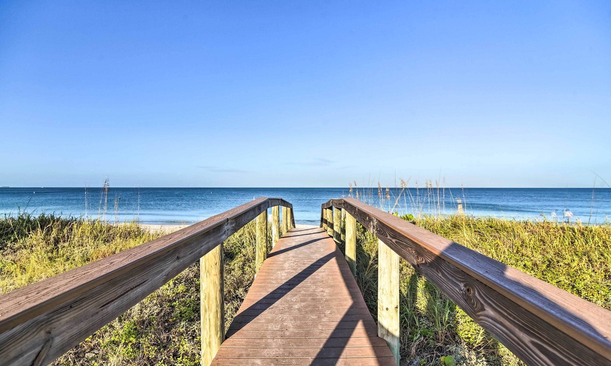 Pass-a-Grille Historic District Apartment | Bright Gulf Coast Escape - 8 Mi to Johns Pass!