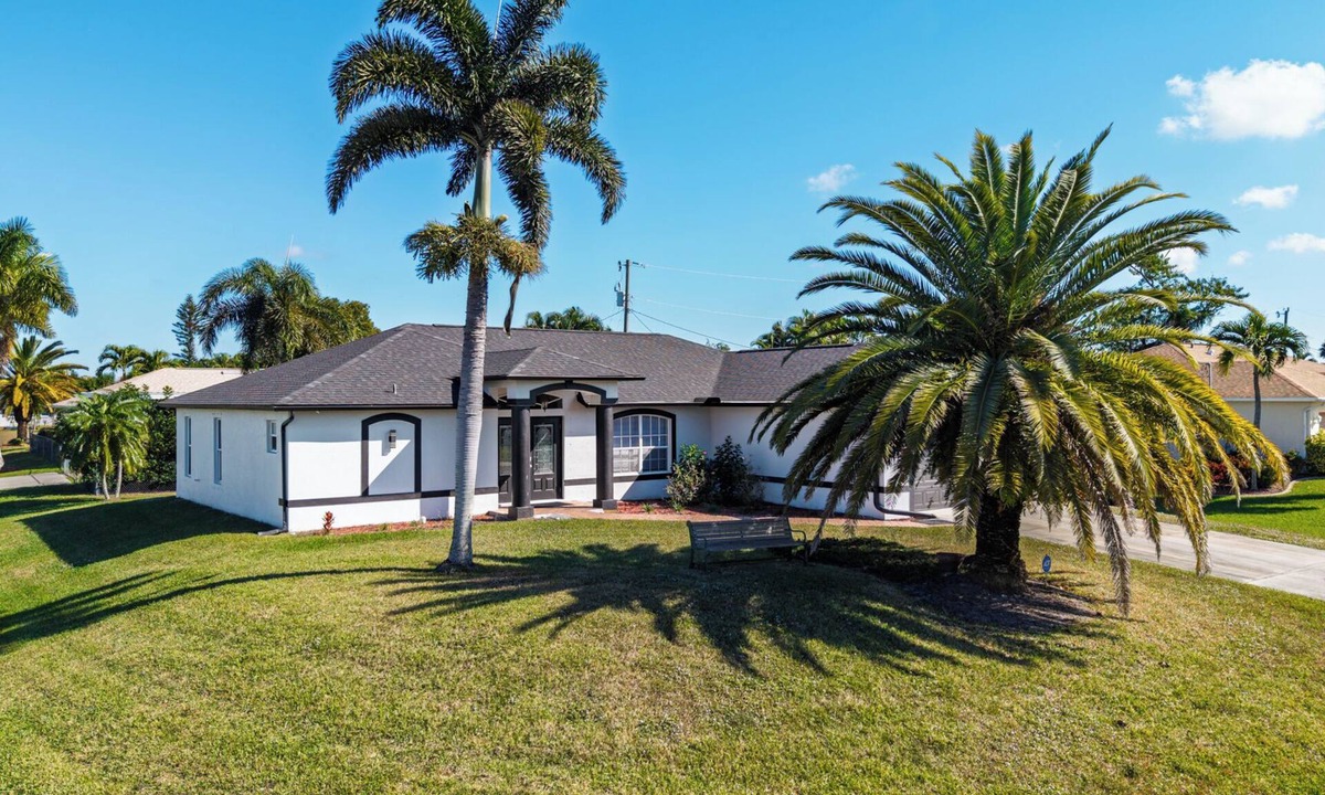 Trafalgar House | Bright & Modern Cape Coral Home · 3BR · Sleeps 8 · BBQ · Beach Gear
