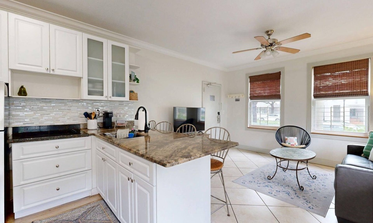 South Pointe Apartment | Bright SoFi 1BR, with queen bed, 1 bath, and FREE parking—rare for South Beach. Walk to South Pointe Park, the beach, top dining, and nightlife. By Miami SoFi Vacation Rentals.