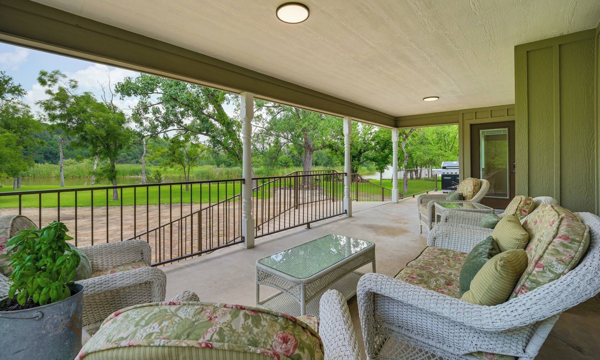 Graford House | Bring Your Boats! Waterfront Retreat on PK Lake