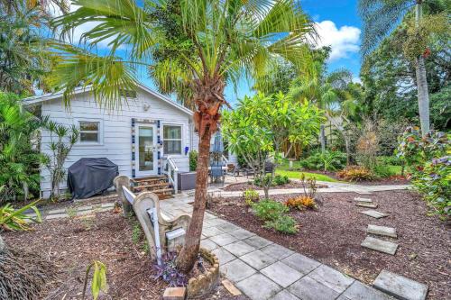 Tarpon River House | Bromeliad Bungalow - Downtown Cottage