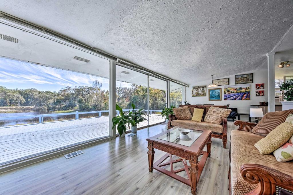 Jacksonville House | 'Brookside' Waterfront Home w/Kayaks & Deck!