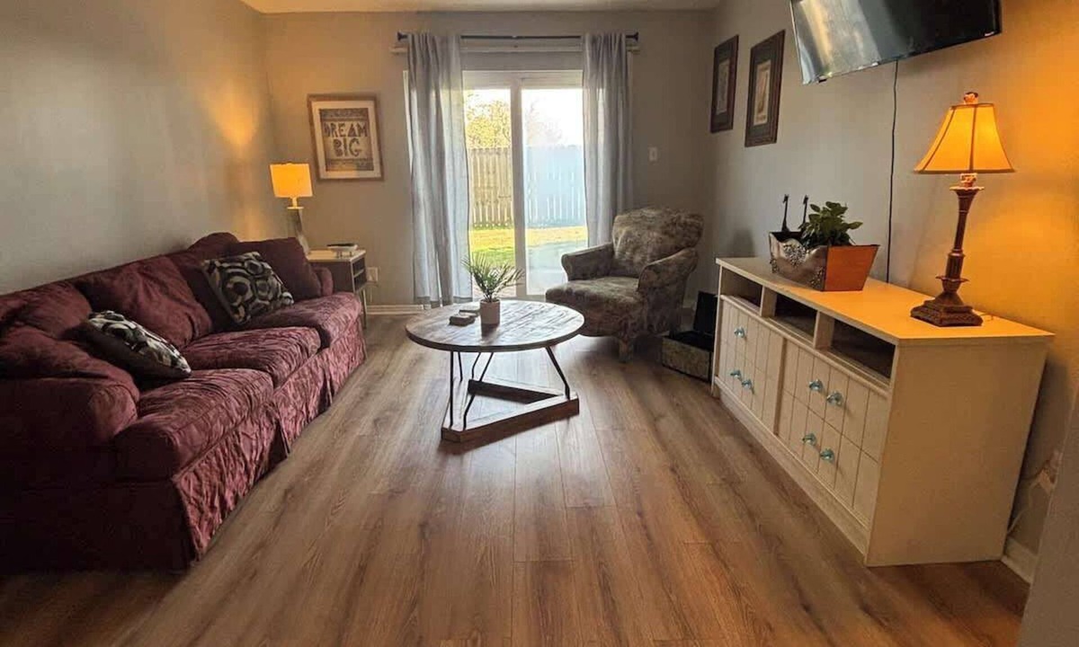 Bryant Apartment | Bryant #A - 2 Bedroom/1 Bath Apartment