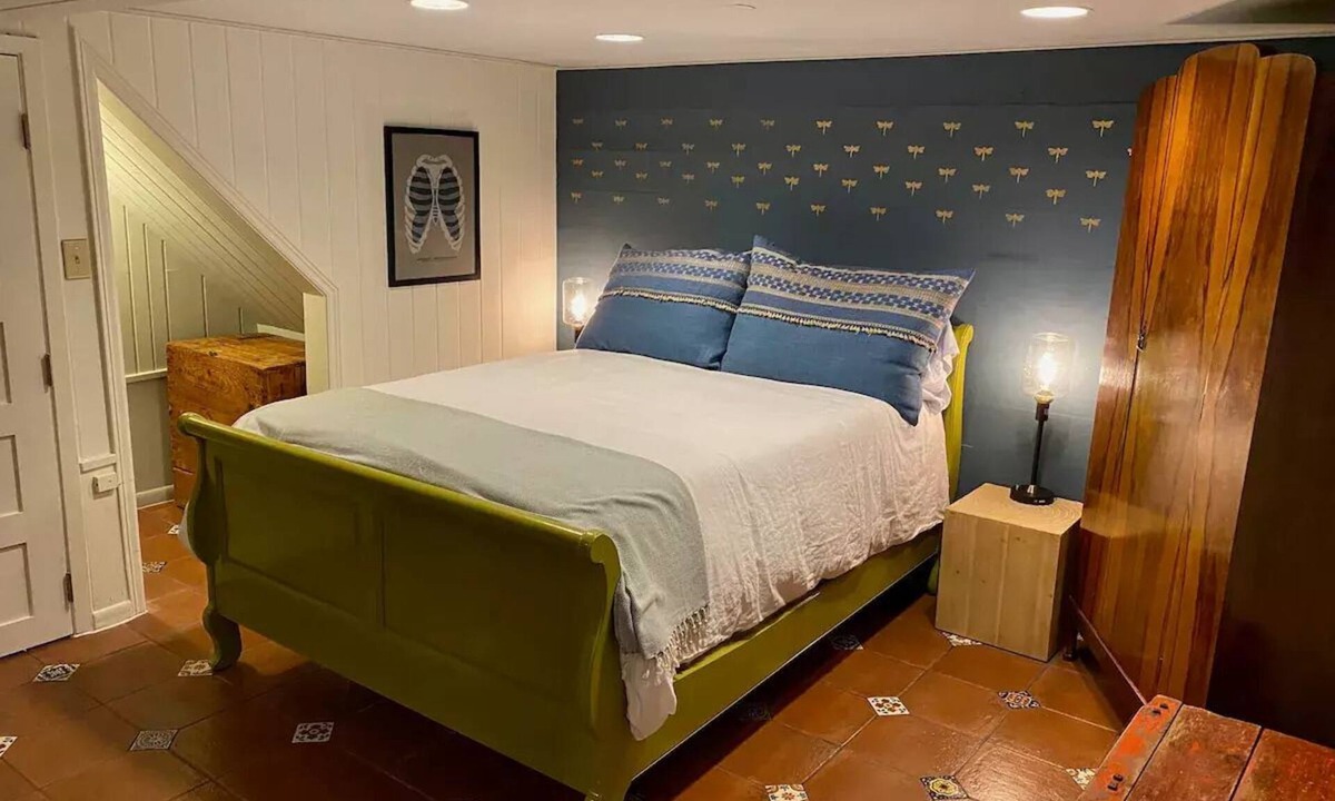 Old West Austin Apartment | Bryker Woods Bunker CENTRAL ATX minutes to downtown & UT Campus