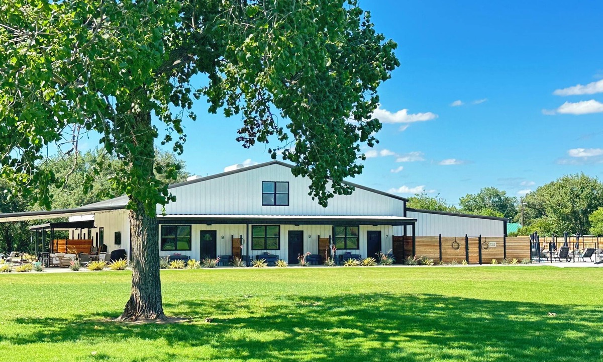 Dennis House | Bungalow 5 @ Barndo Bungalows