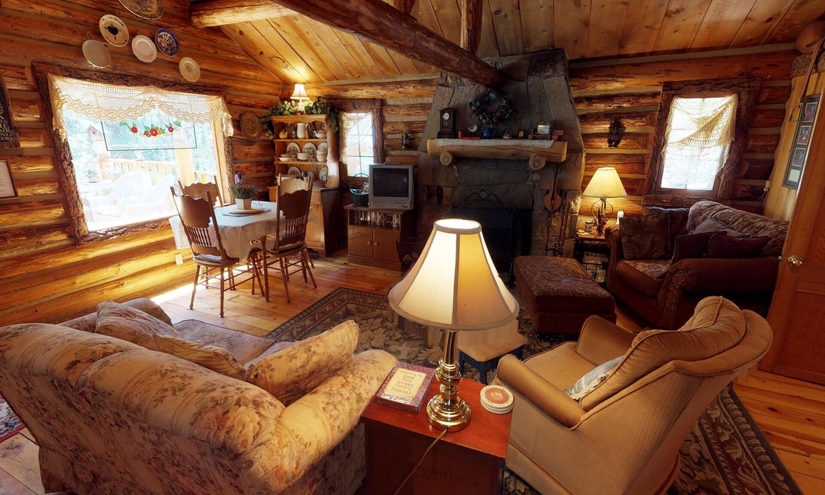 Red River Cabin | Cabin by the Creek in Bitter Creek