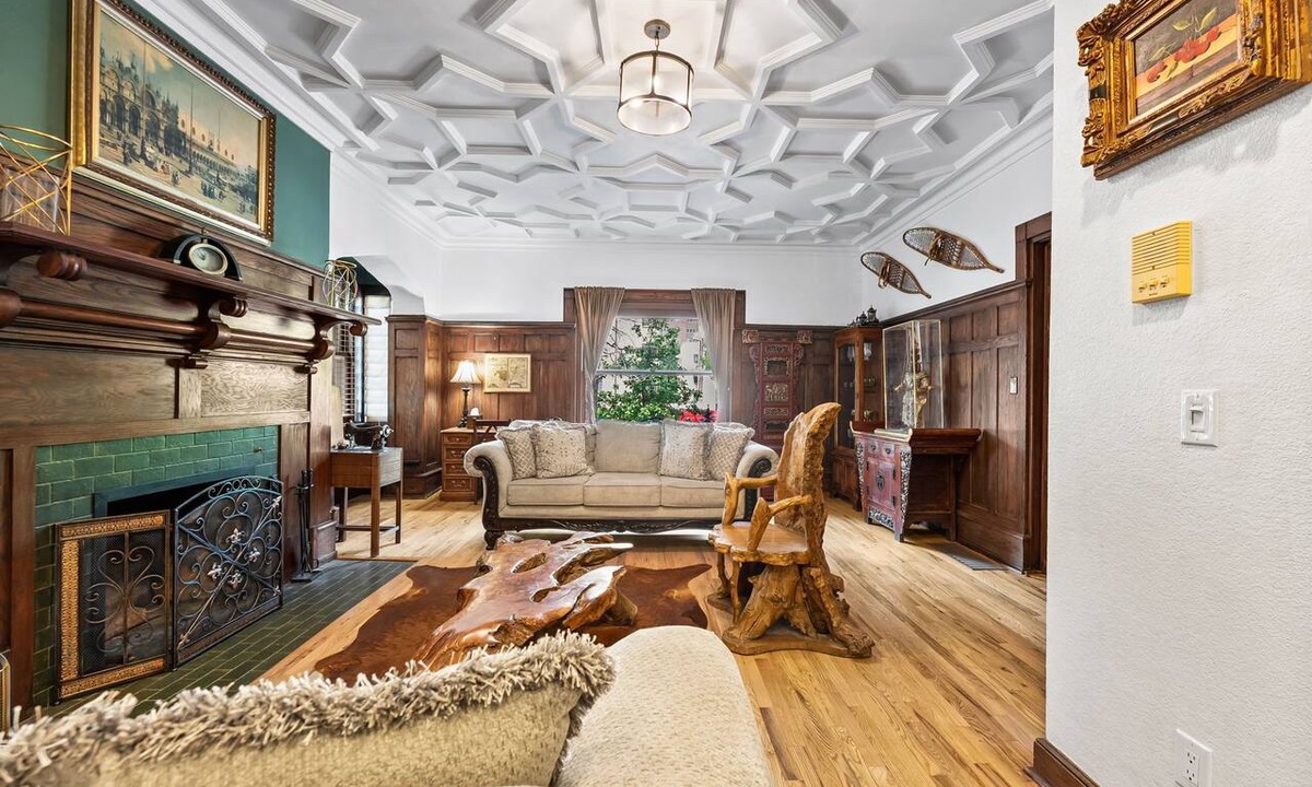 Capitol Hill Apartment | Cap Hill 2BR Character, Privacy & Garage Parking