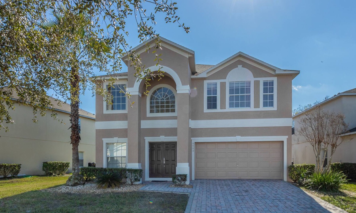 Cumbrian Lakes Villa | Carousel - Luxurious 4 Bedroom Pool Home Less than 15 Minutes from Disney!