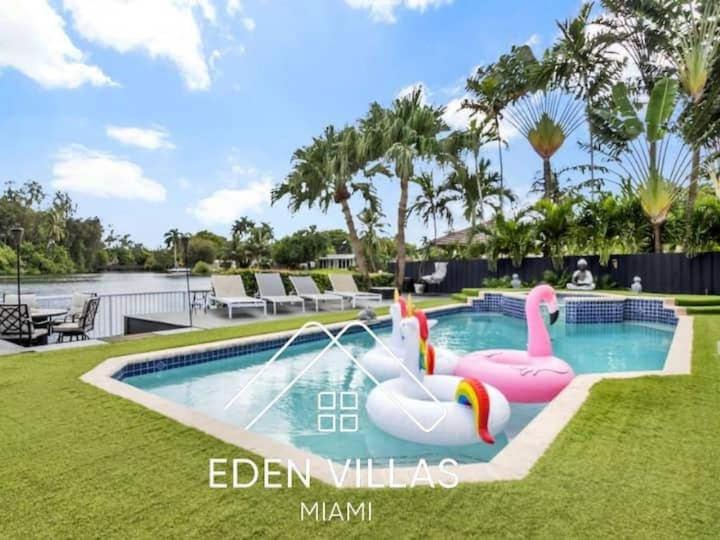 Park East Villa | Casa Asaka Waterfront Pool Paradise